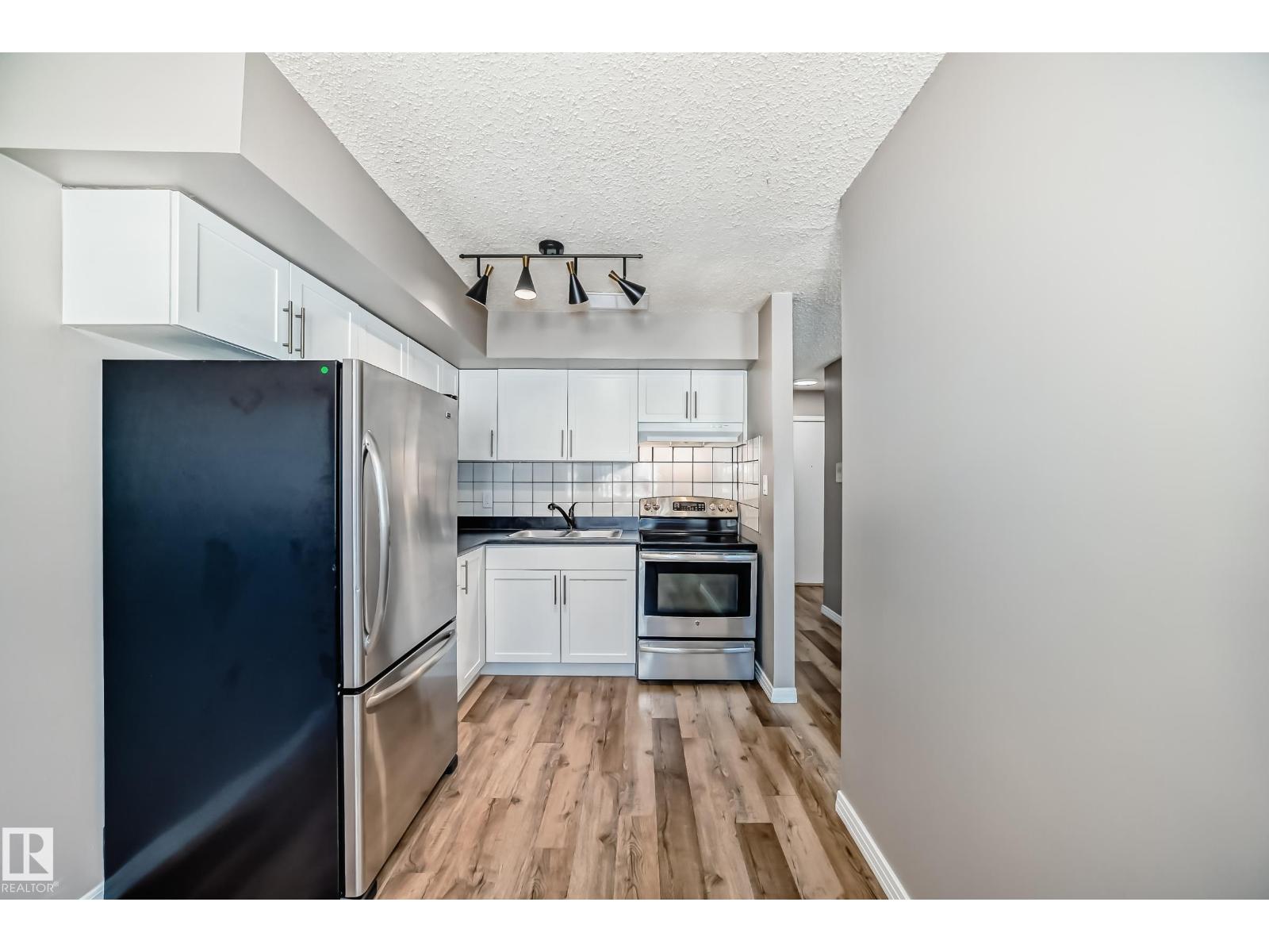 Photo 12 of 112 16340 109 St Nw, Edmonton AB
