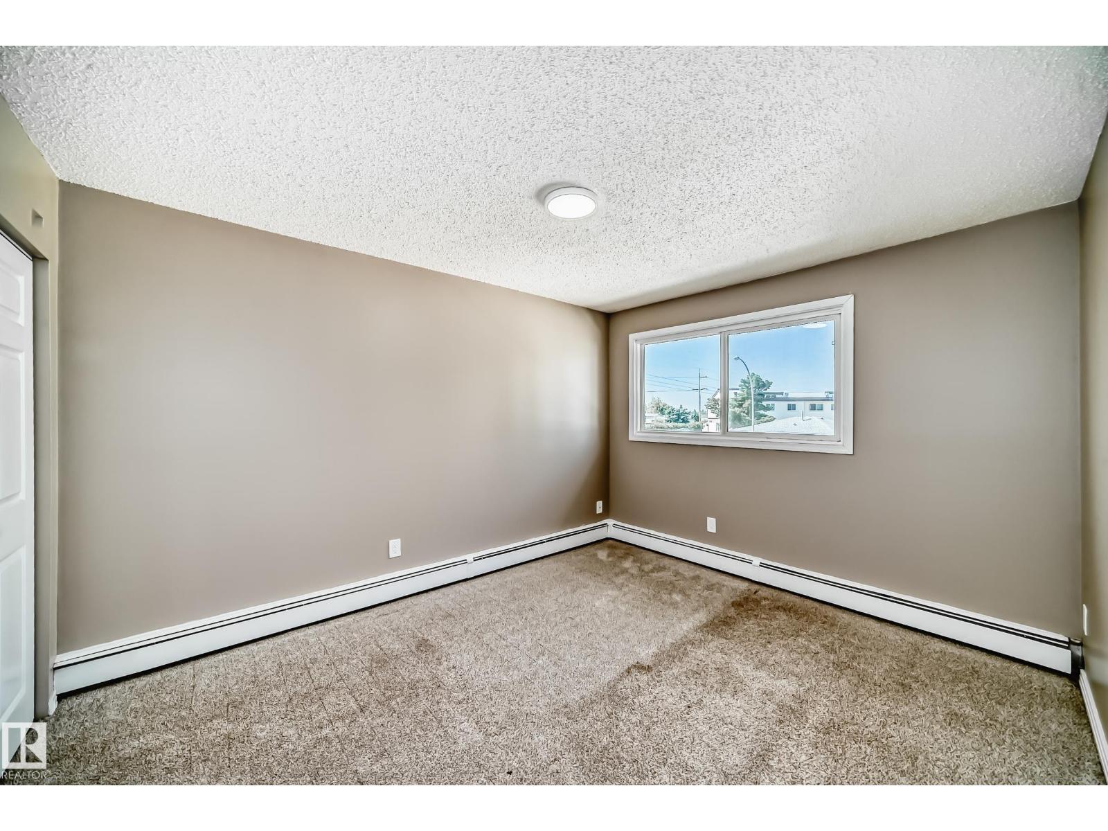 Photo 5 of 112 16340 109 St Nw, Edmonton AB