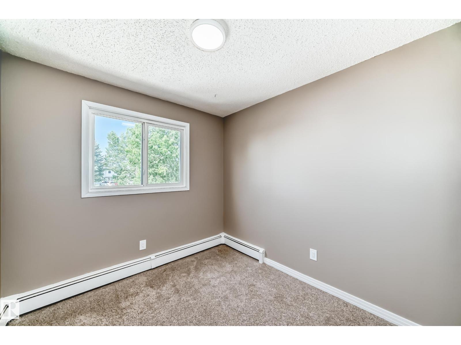 Photo 16 of 112 16340 109 St Nw, Edmonton AB