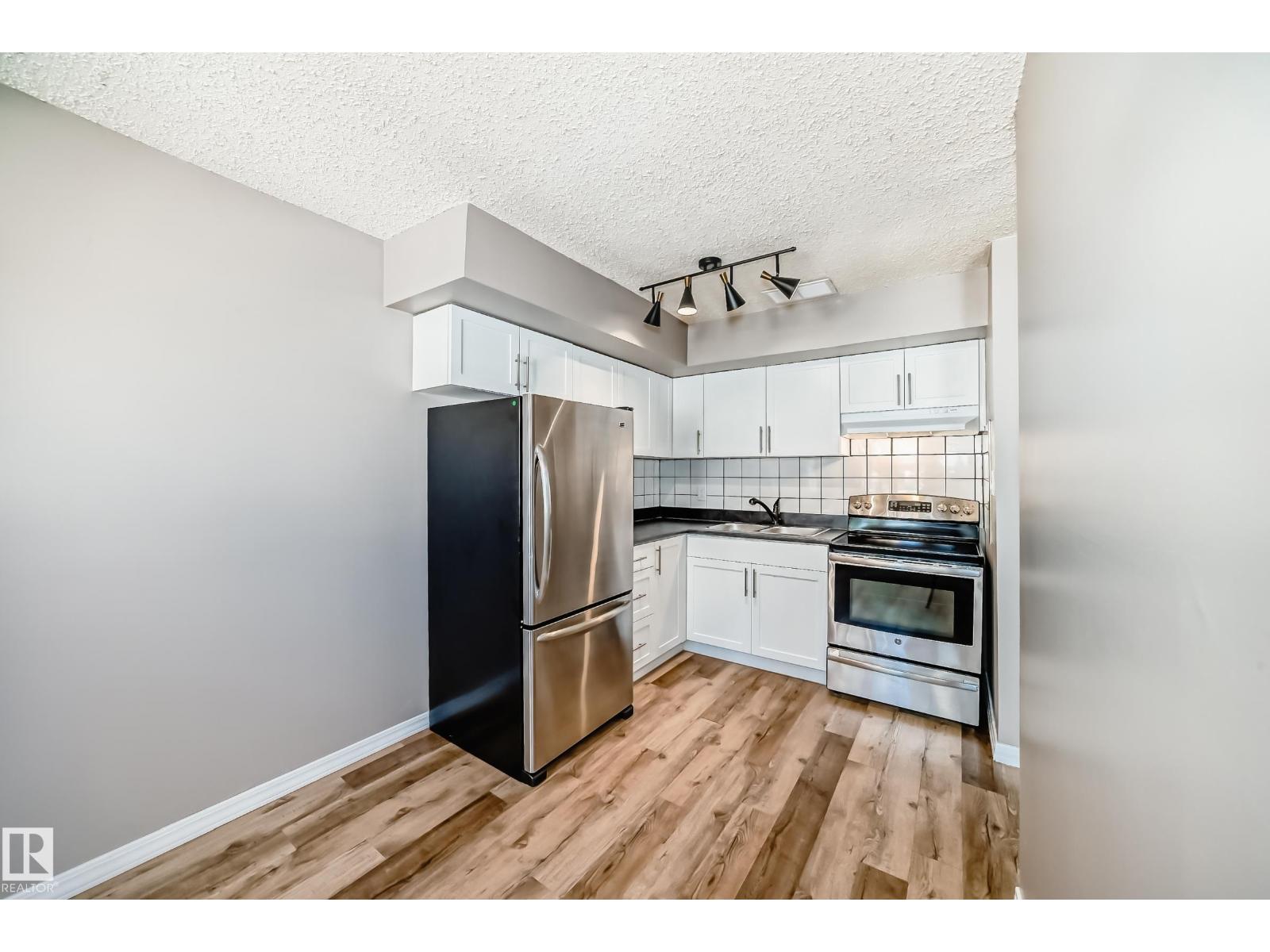 Photo 21 of 112 16340 109 St Nw, Edmonton AB