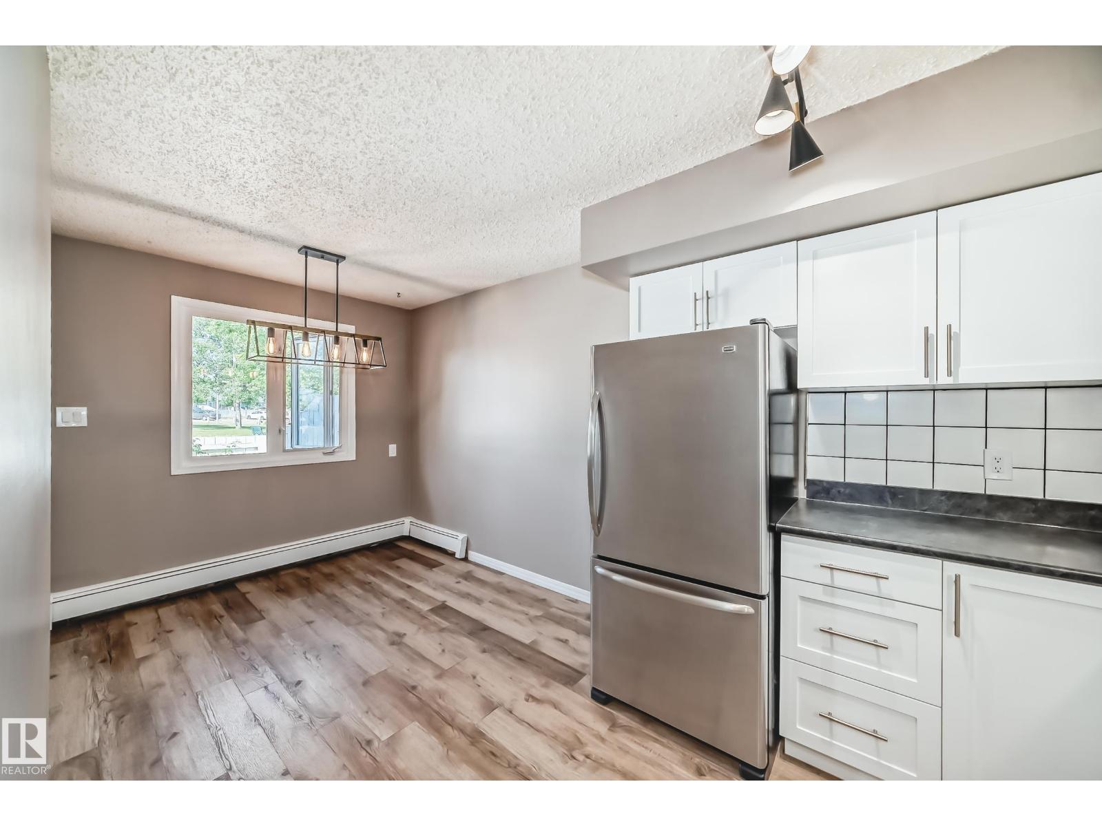 Photo 17 of 112 16340 109 St Nw, Edmonton AB