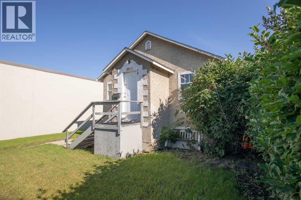 Photo 10 of 4914 46 Street, Red Deer AB