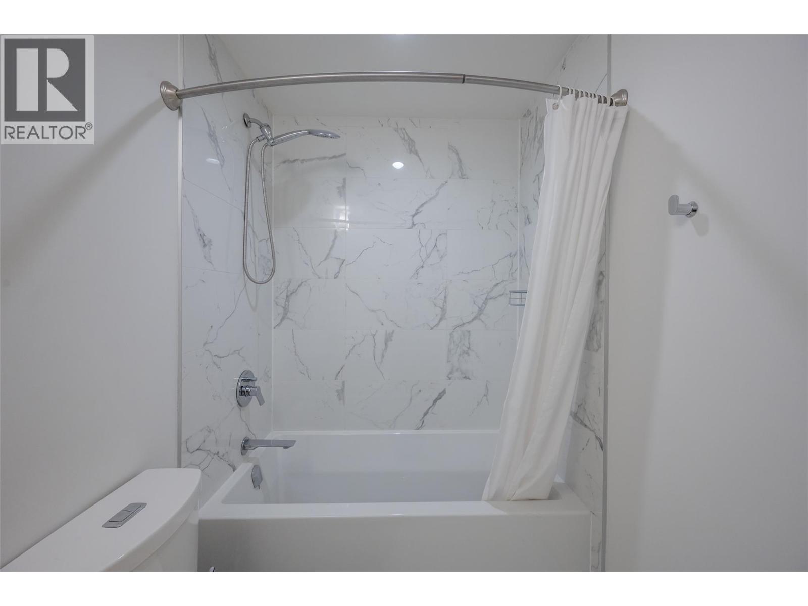 107 555 Wade Avenue East, Penticton