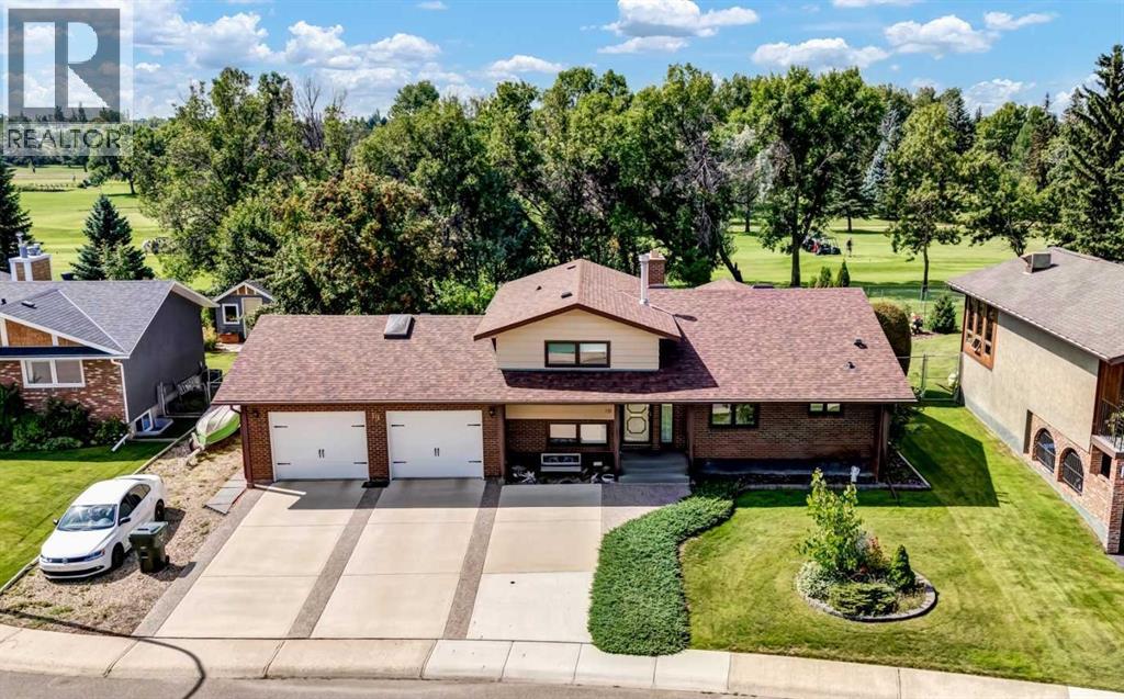 Single Family House 4 Level for Sale in  Clematis Court SE Connaught Medicine Hat 