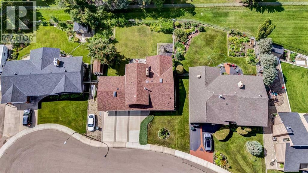 Single Family House 4 Level for Sale in  Clematis Court SE Connaught Medicine Hat 