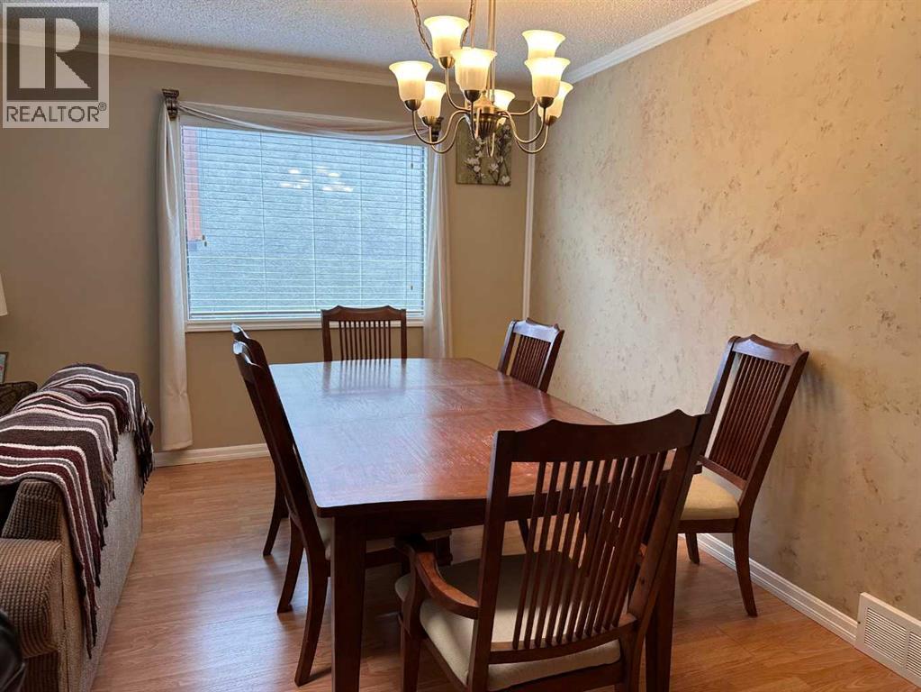 Single Family House 4 Level for Sale in  Clematis Court SE Connaught Medicine Hat 