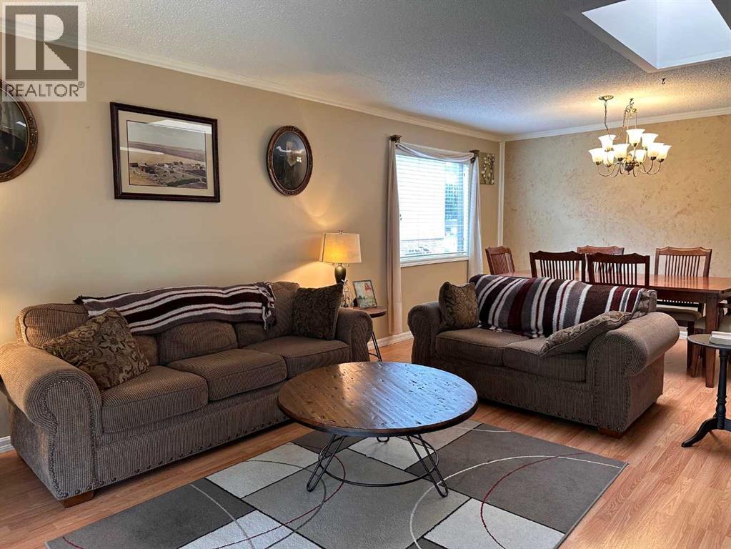 Single Family House 4 Level for Sale in  Clematis Court SE Connaught Medicine Hat 