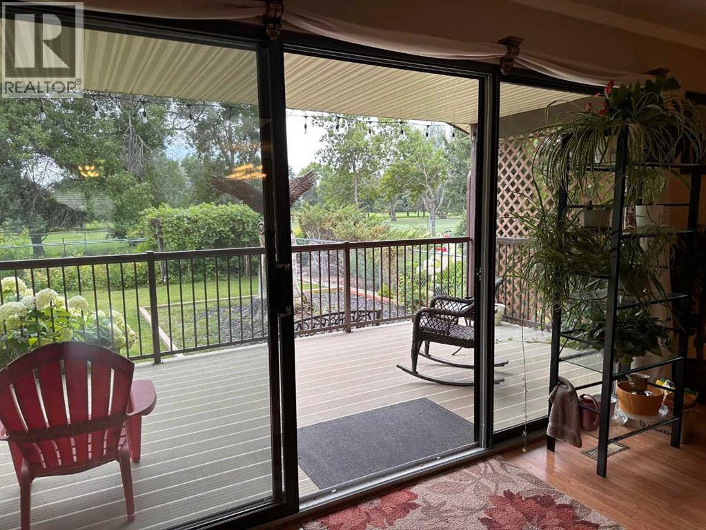Single Family House 4 Level for Sale in  Clematis Court SE Connaught Medicine Hat 