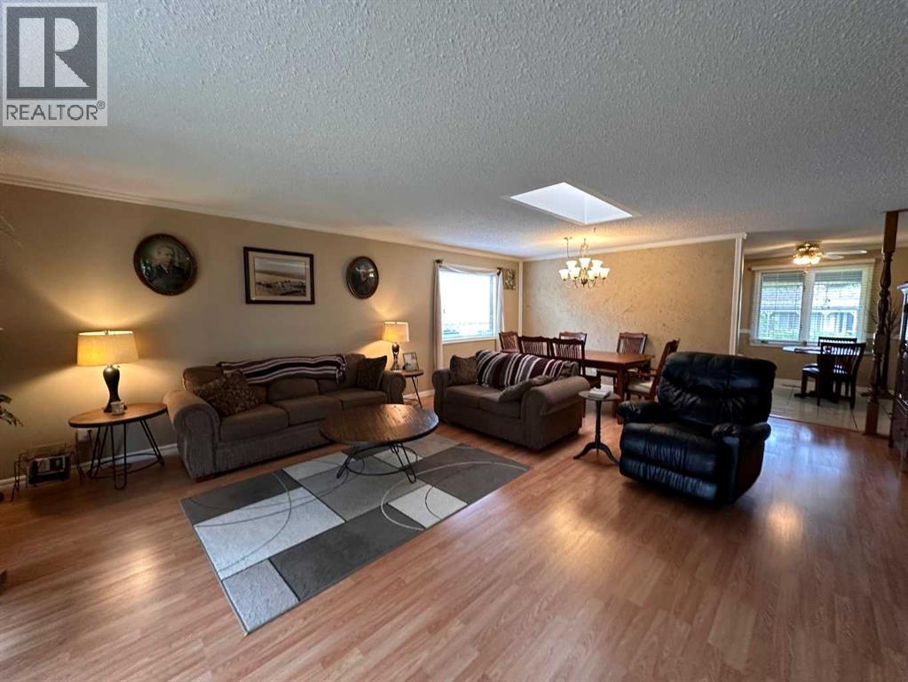 Single Family House 4 Level for Sale in  Clematis Court SE Connaught Medicine Hat 