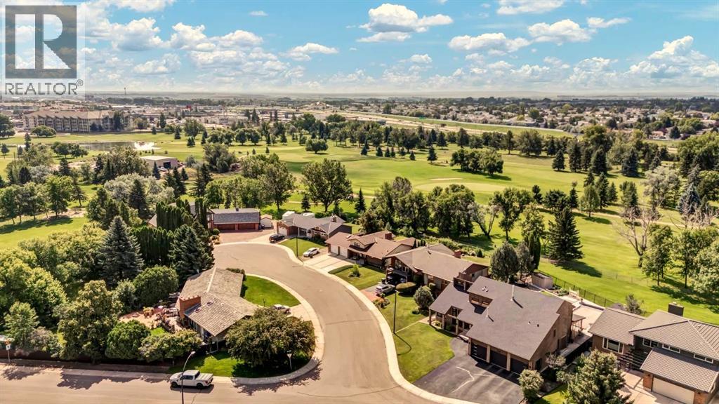 Single Family House 4 Level for Sale in  Clematis Court SE Connaught Medicine Hat 
