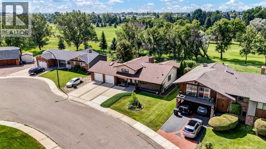 Single Family House 4 Level for Sale in  Clematis Court SE Connaught Medicine Hat 
