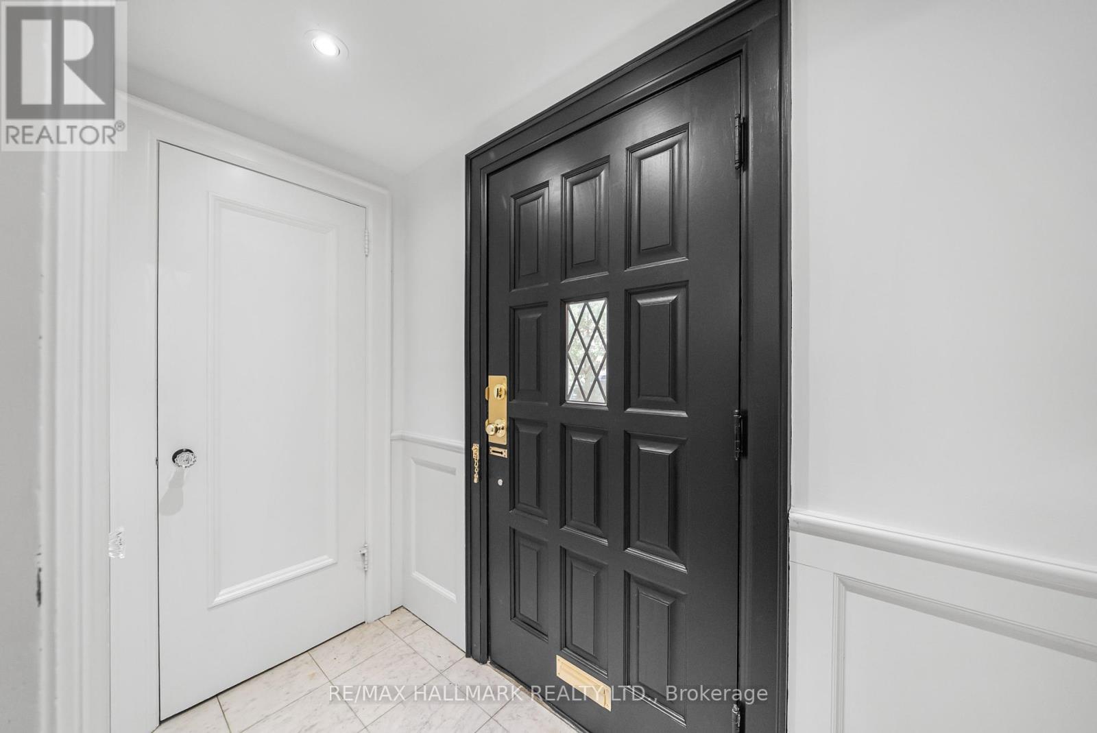 Photo 5 of 16 Elderwood Drive, Toronto ON