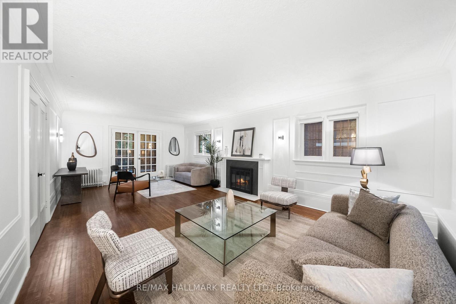 Photo 8 of 16 Elderwood Drive, Toronto ON