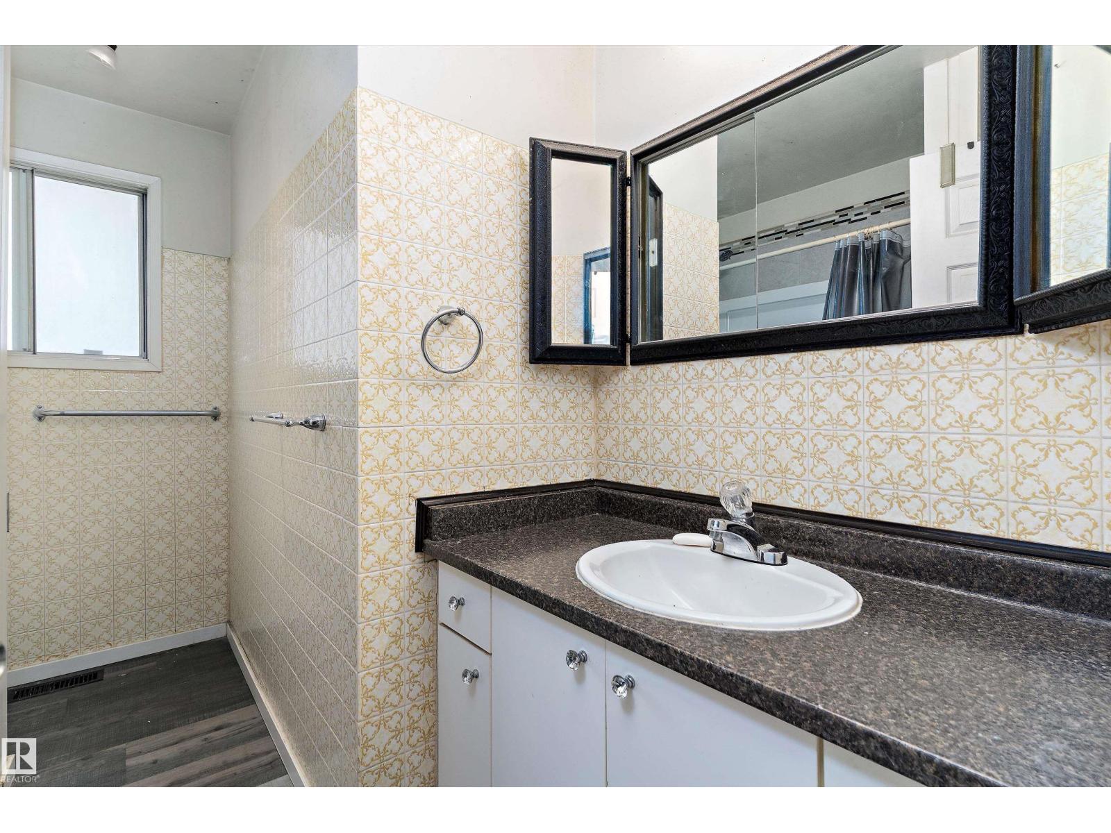 8503/8505 123 AV NW, Edmonton