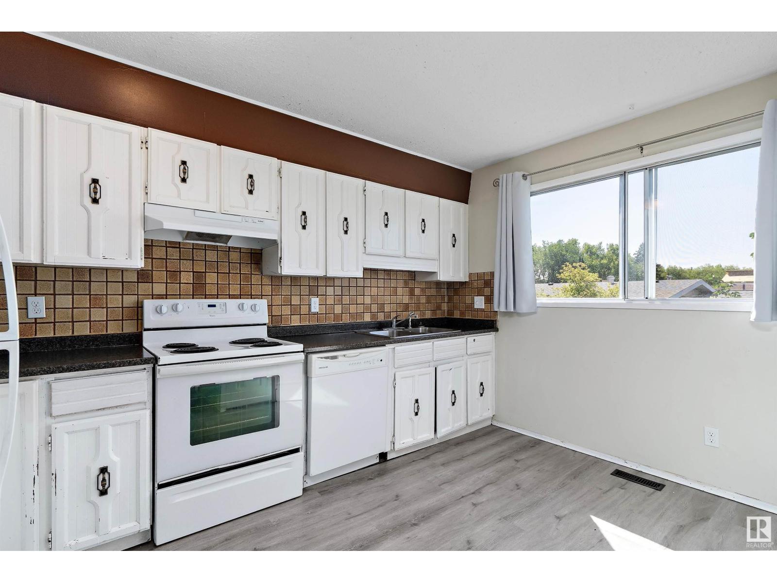 8503/8505 123 AV NW, Edmonton