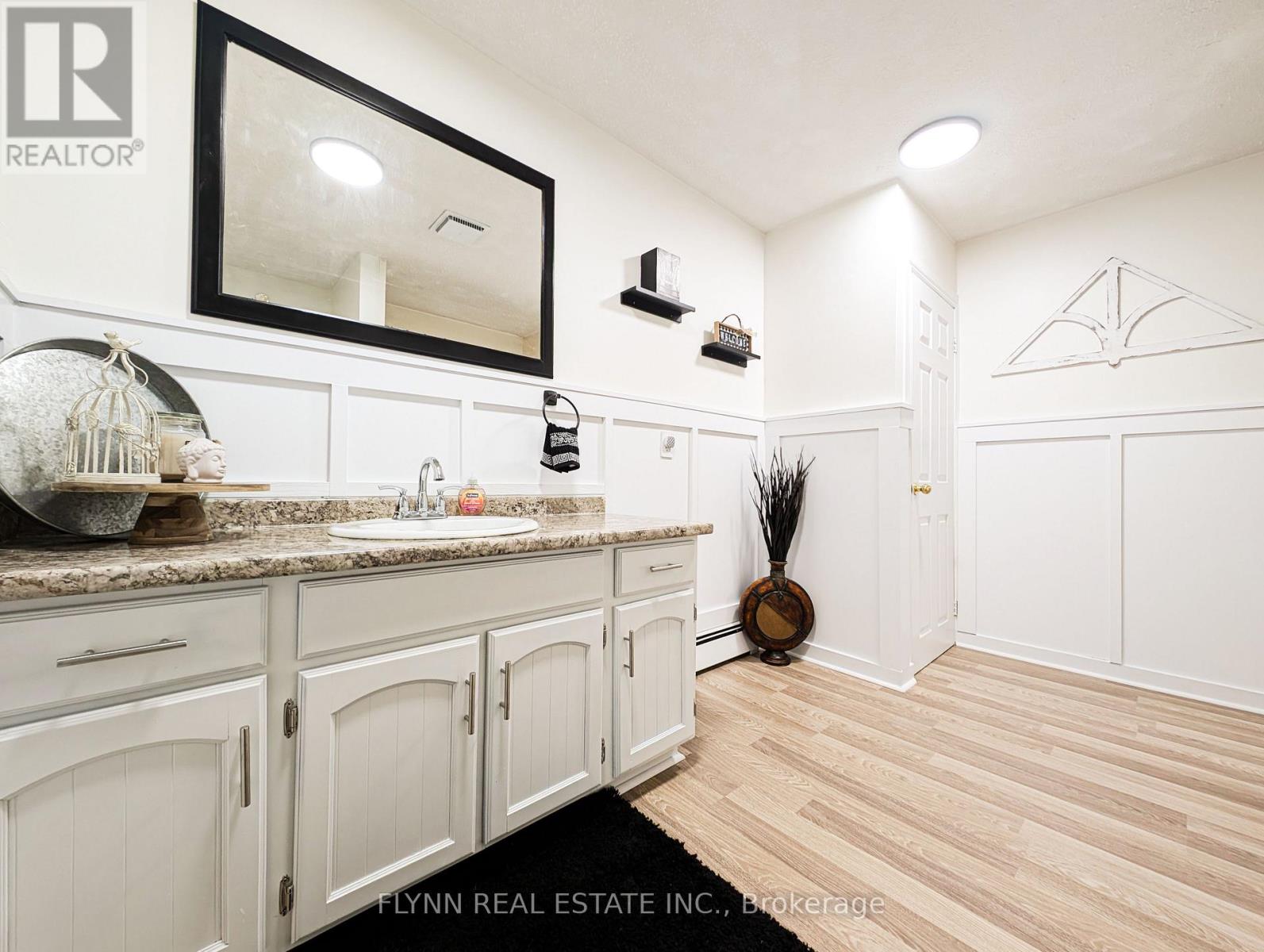 Photo 5 of 1399 Phillips Street, Fort Erie ON