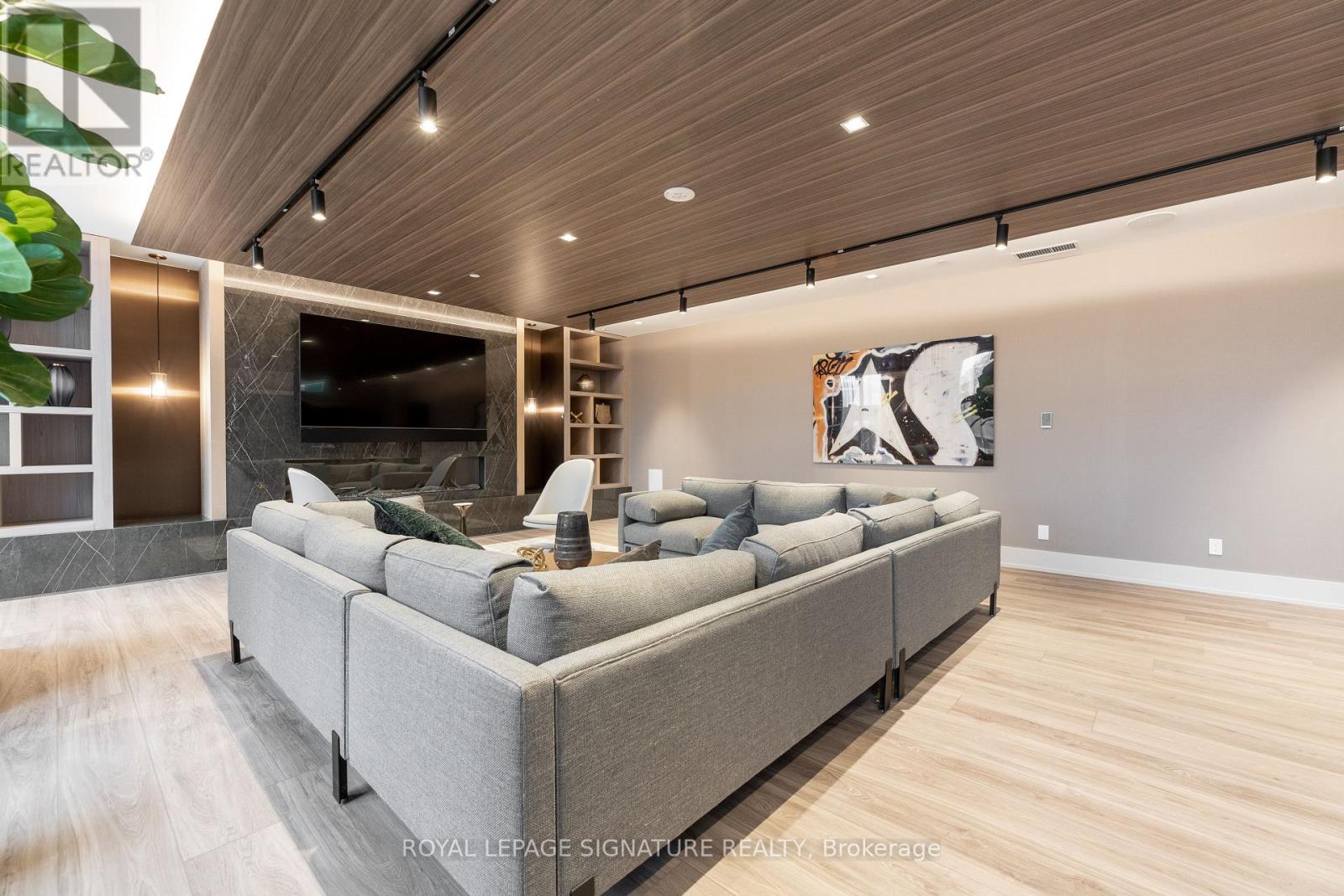 Photo 8 of 910 286 Main Street, Toronto ON