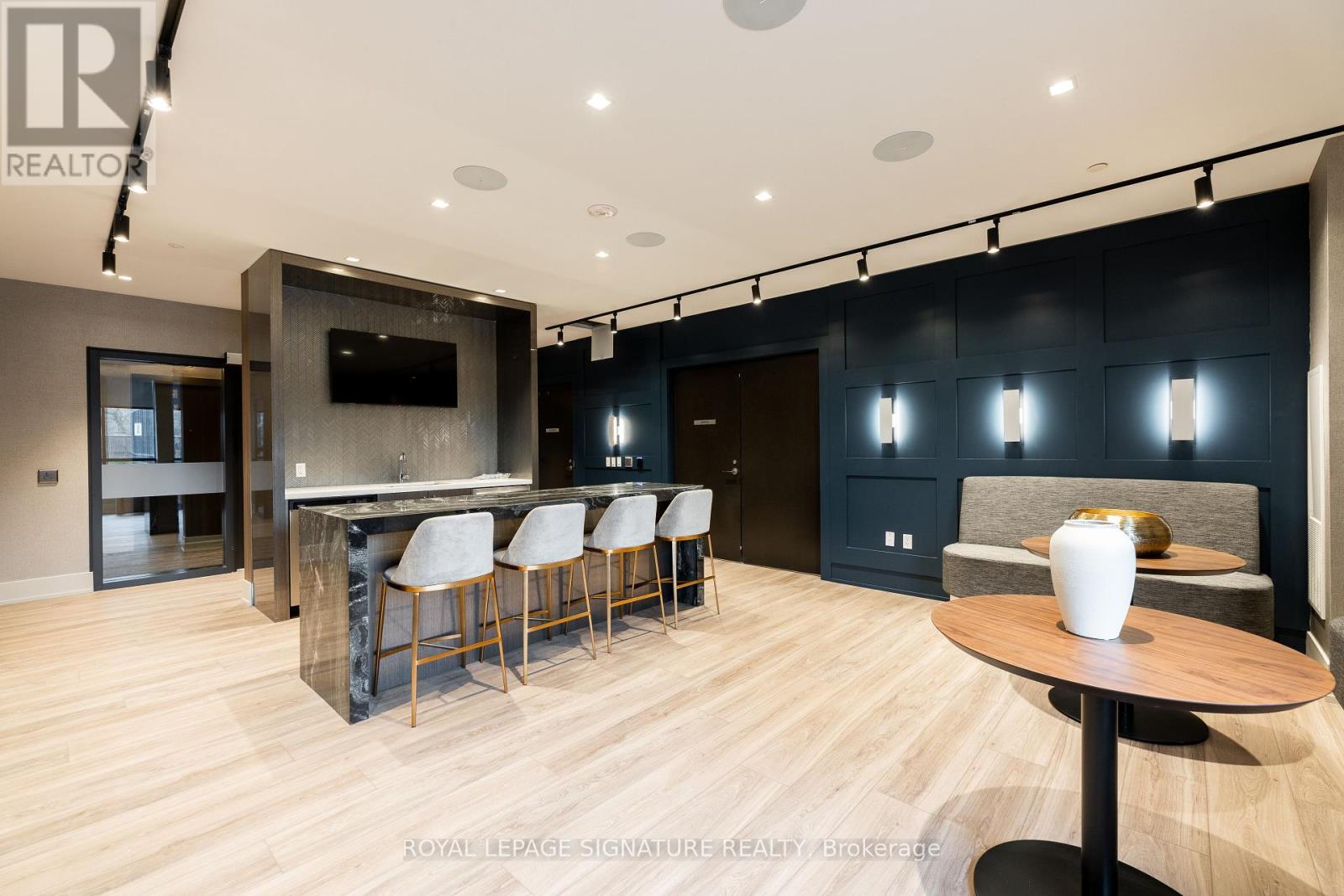 Photo 9 of 910 286 Main Street, Toronto ON