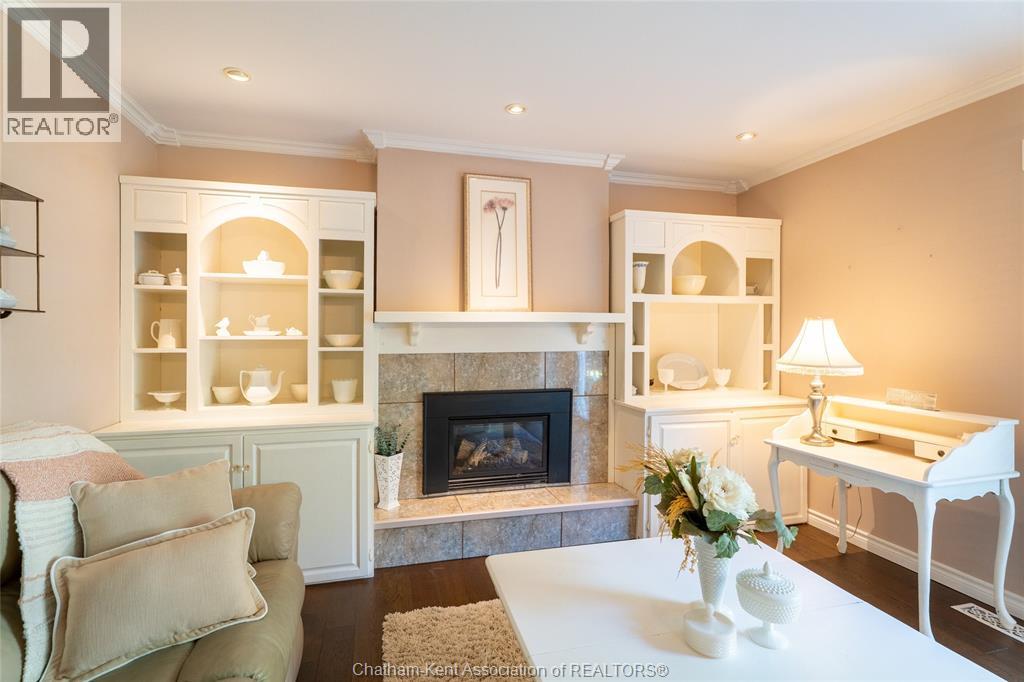 Photo 3 of 235 Merritt Avenue, Chatham ON