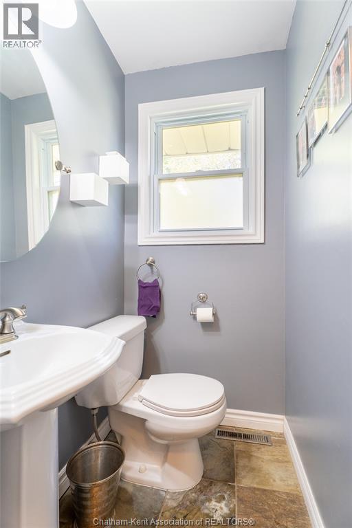 Photo 32 of 235 Merritt Avenue, Chatham ON