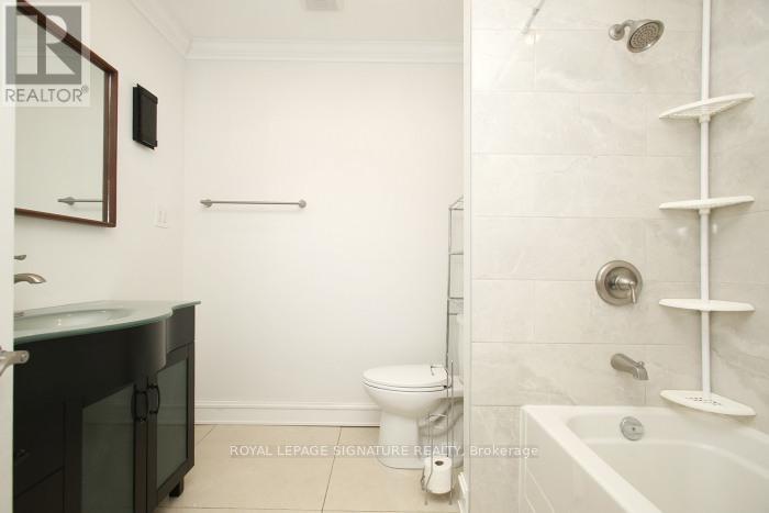 Photo 6 of 134 Septonne Avenue, Newmarket ON