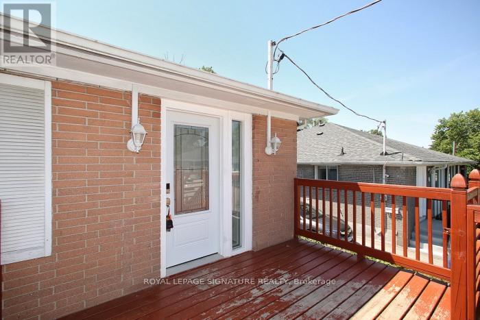 Photo 8 of 134 Septonne Avenue, Newmarket ON