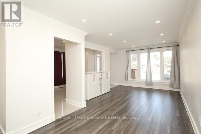 Photo 4 of 134 Septonne Avenue, Newmarket ON
