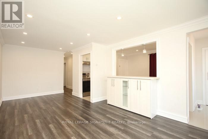 Photo 10 of 134 Septonne Avenue, Newmarket ON