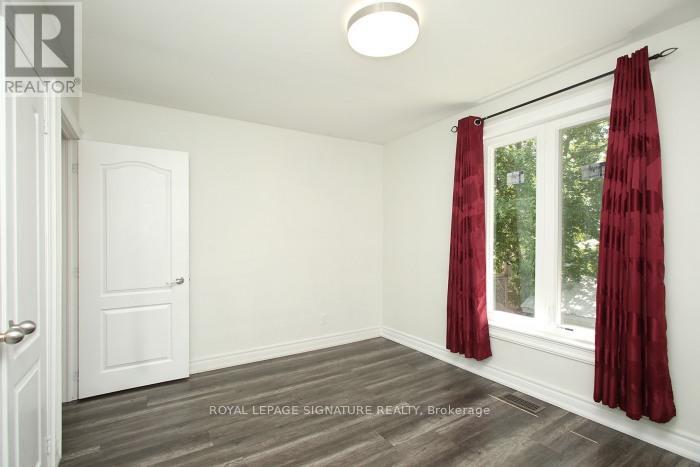 Photo 9 of 134 Septonne Avenue, Newmarket ON