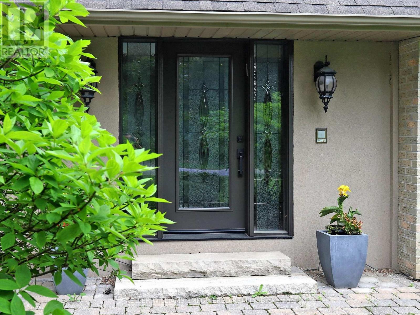 Photo 31 of 544 Woodland Acres Crescent, Vaughan ON