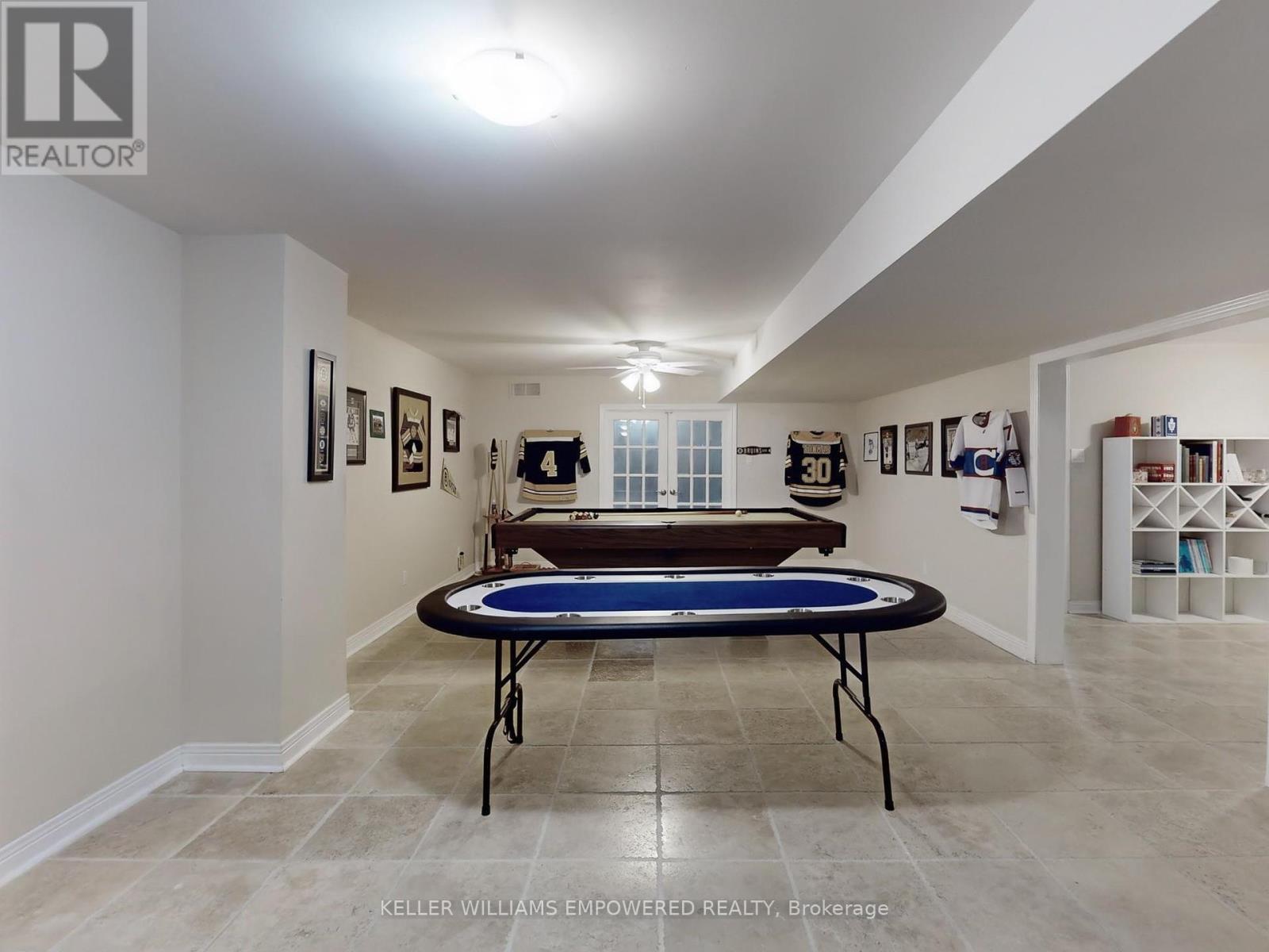 Photo 18 of 544 Woodland Acres Crescent, Vaughan ON