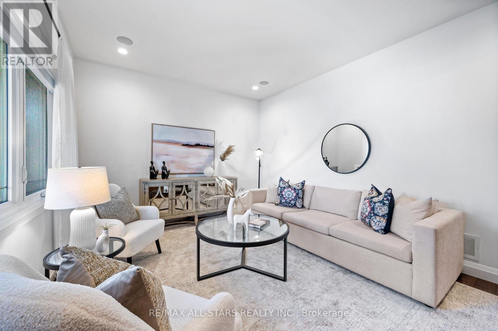 Photo 30 of 43 Elm Grove Avenue, Richmond Hill ON