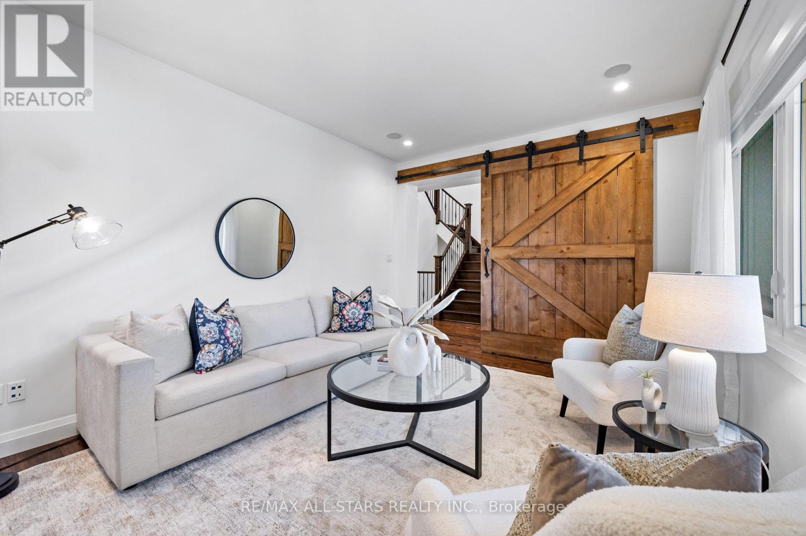 Photo 9 of 43 Elm Grove Avenue, Richmond Hill ON