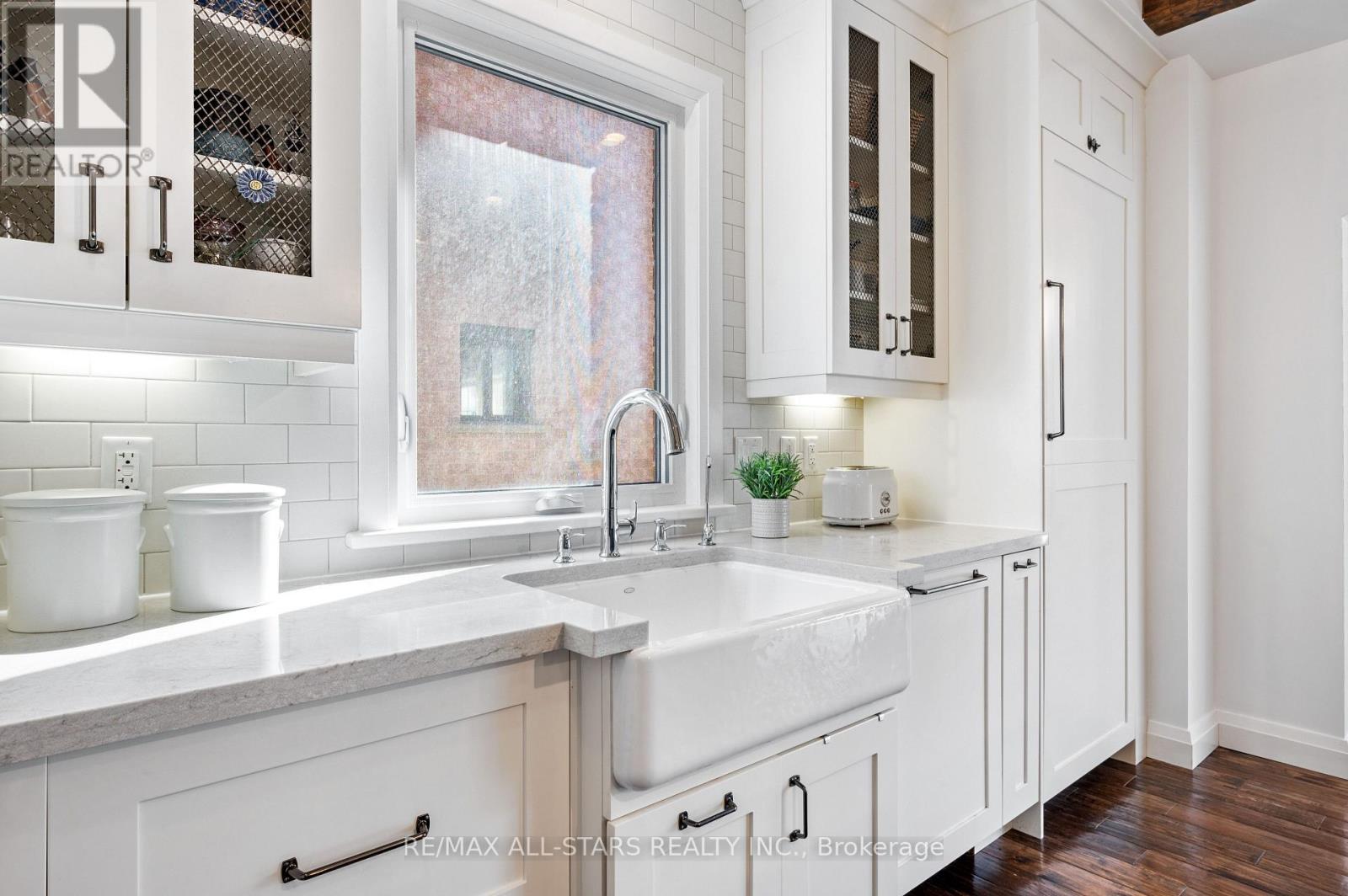 Photo 23 of 43 Elm Grove Avenue, Richmond Hill ON