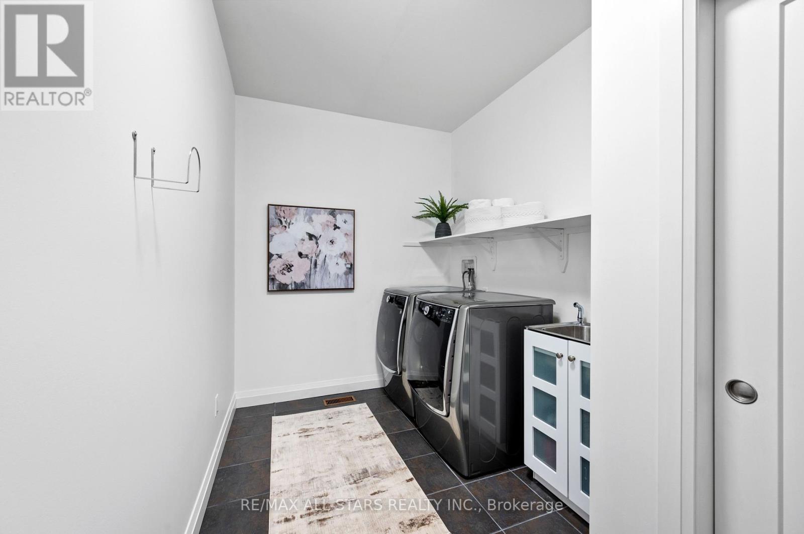 Photo 8 of 43 Elm Grove Avenue, Richmond Hill ON