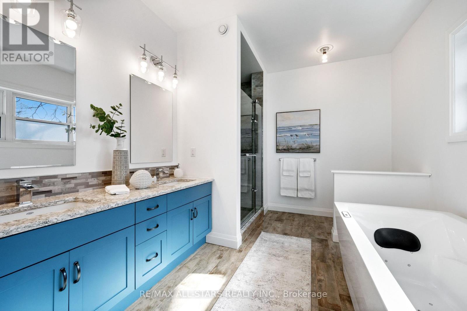 Photo 21 of 43 Elm Grove Avenue, Richmond Hill ON