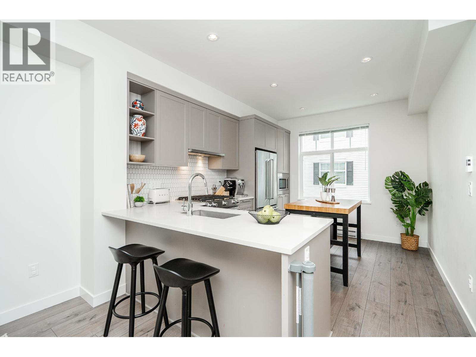 Photo 10 of 136 3565 Baycrest Avenue, Coquitlam BC