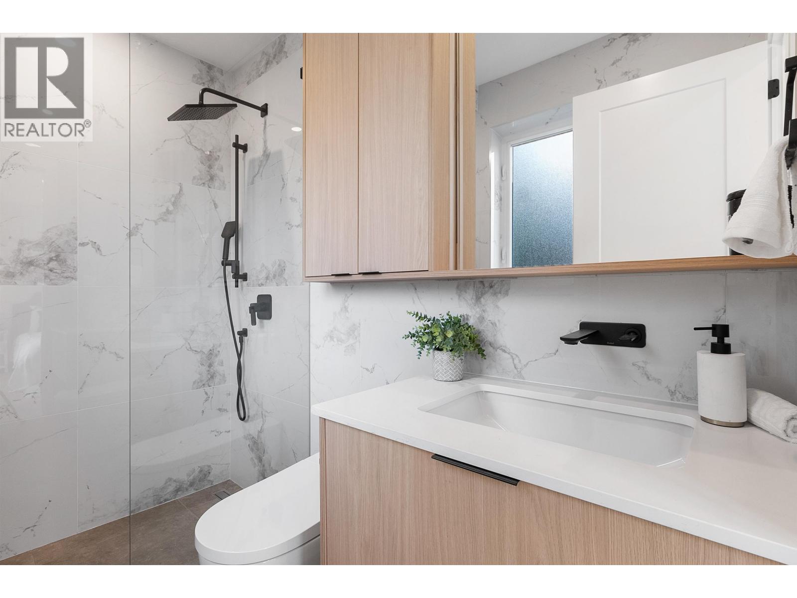 Photo 12 of 2 3538 W 14th Avenue, Vancouver BC