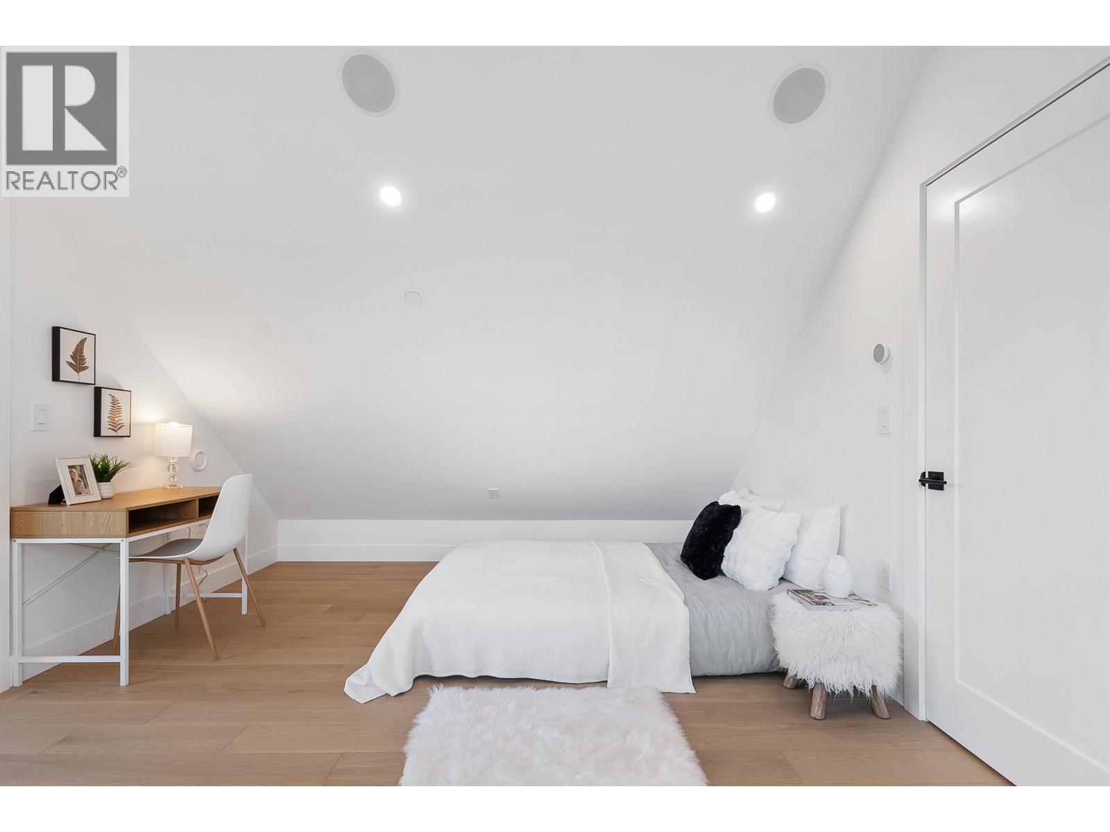 Photo 18 of 2 3538 W 14th Avenue, Vancouver BC