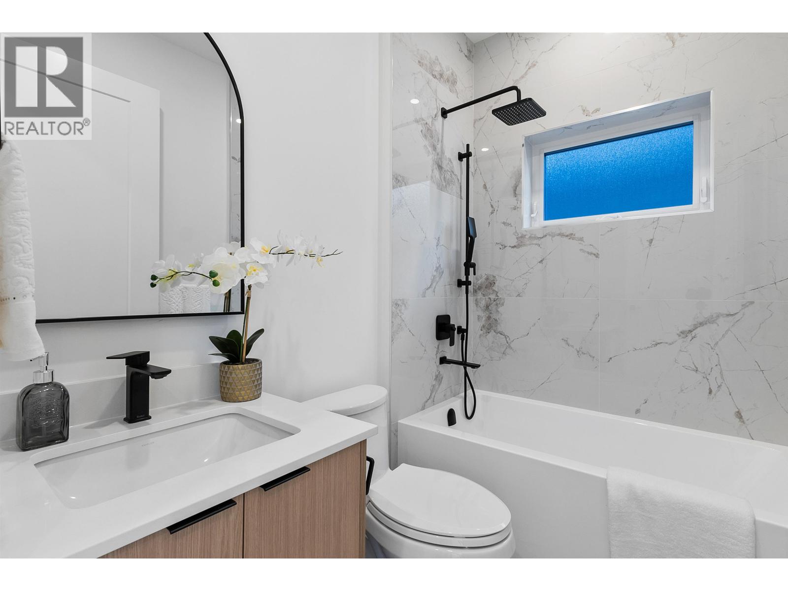 Photo 19 of 2 3538 W 14th Avenue, Vancouver BC