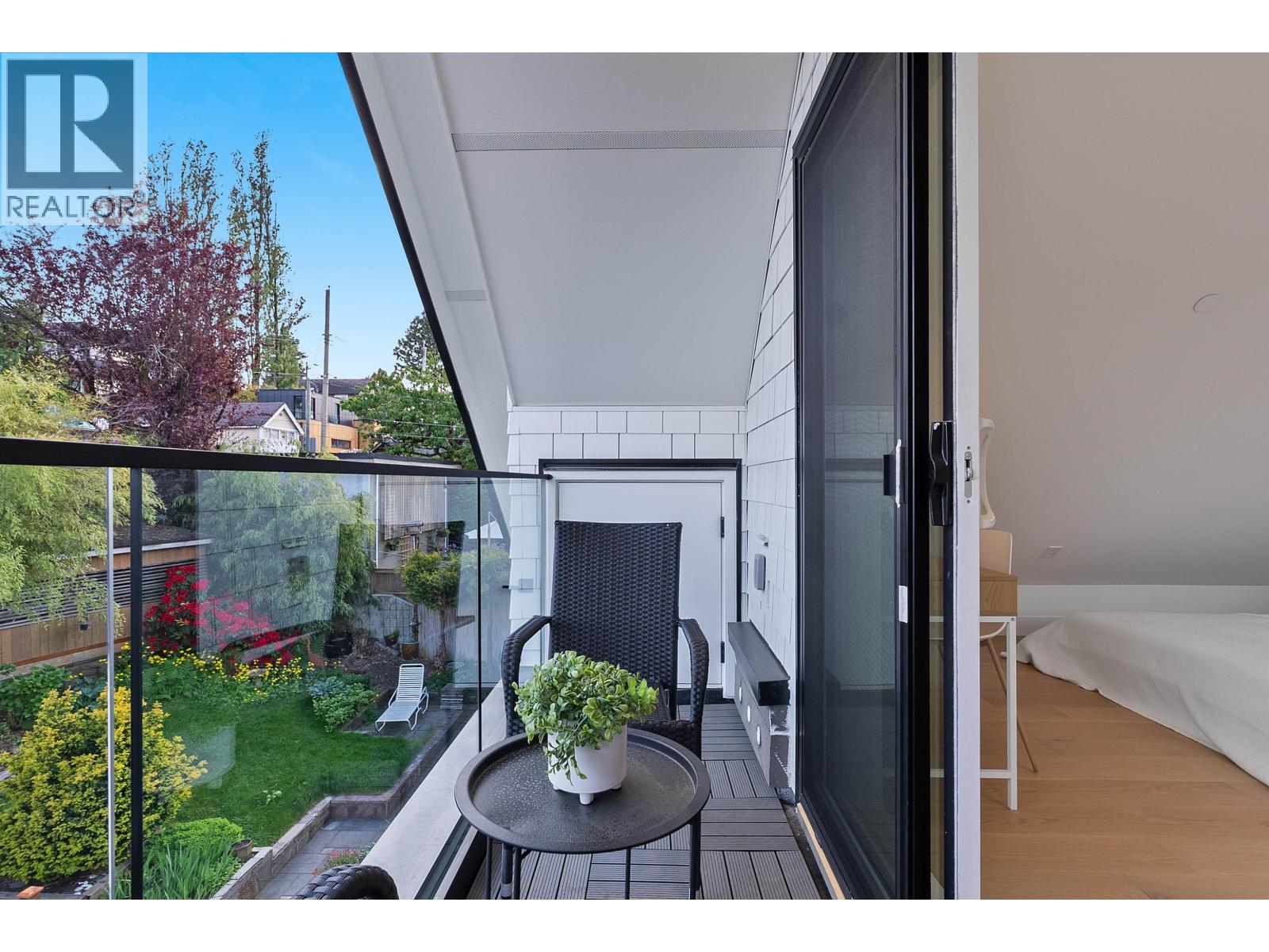 Photo 21 of 2 3538 W 14th Avenue, Vancouver BC