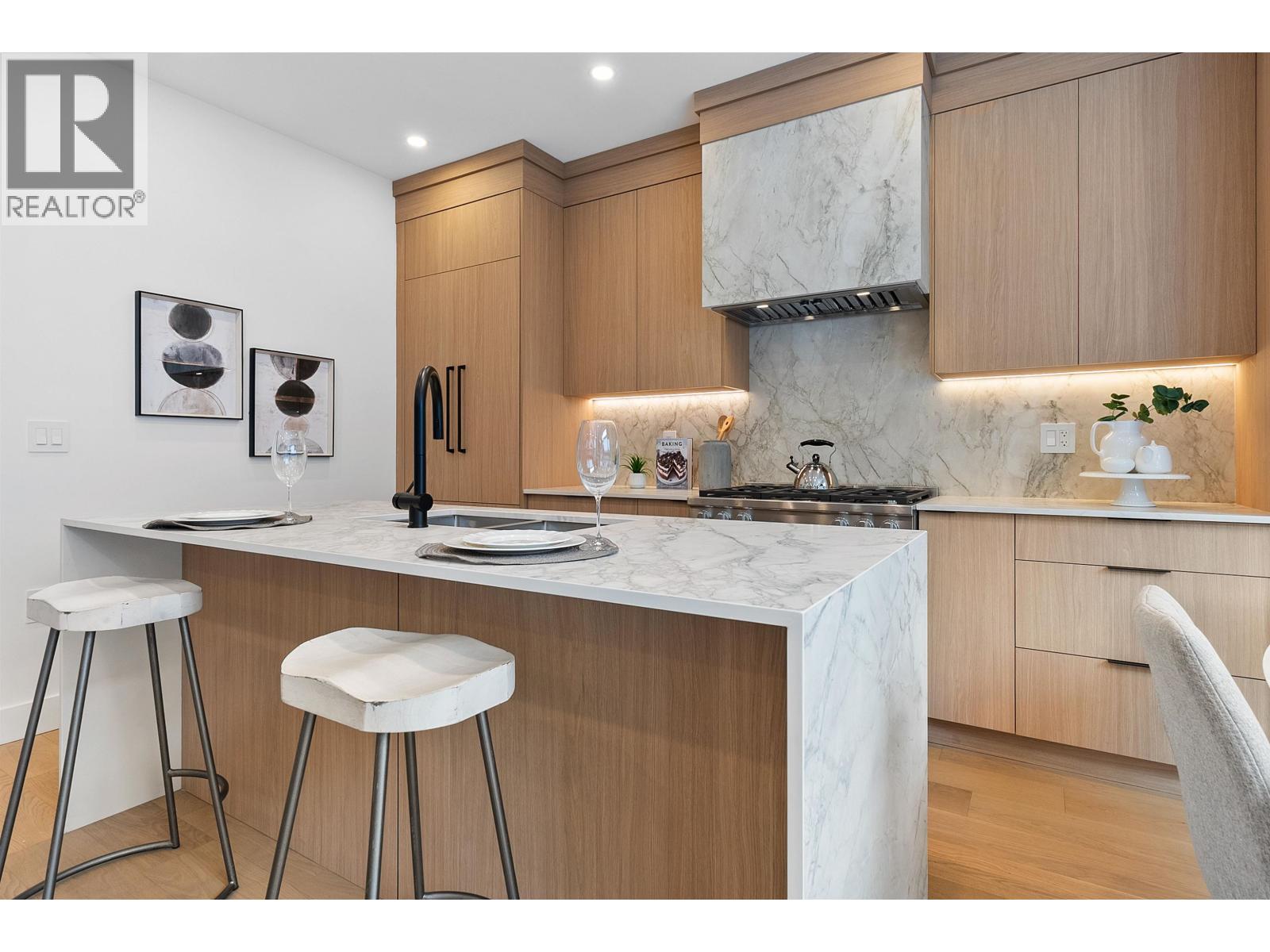 Photo 6 of 2 3538 W 14th Avenue, Vancouver BC