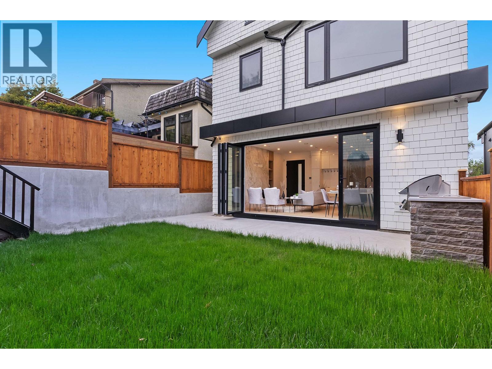 Photo 7 of 2 3538 W 14th Avenue, Vancouver BC