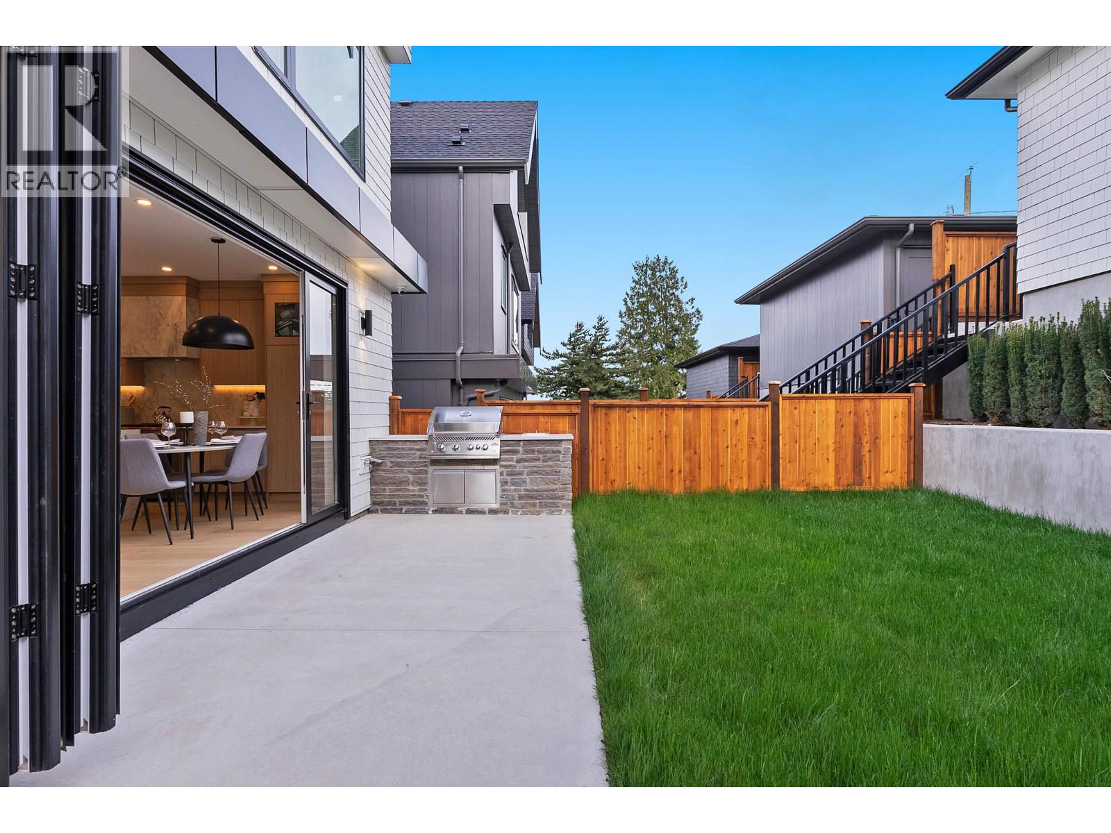 Photo 8 of 2 3538 W 14th Avenue, Vancouver BC