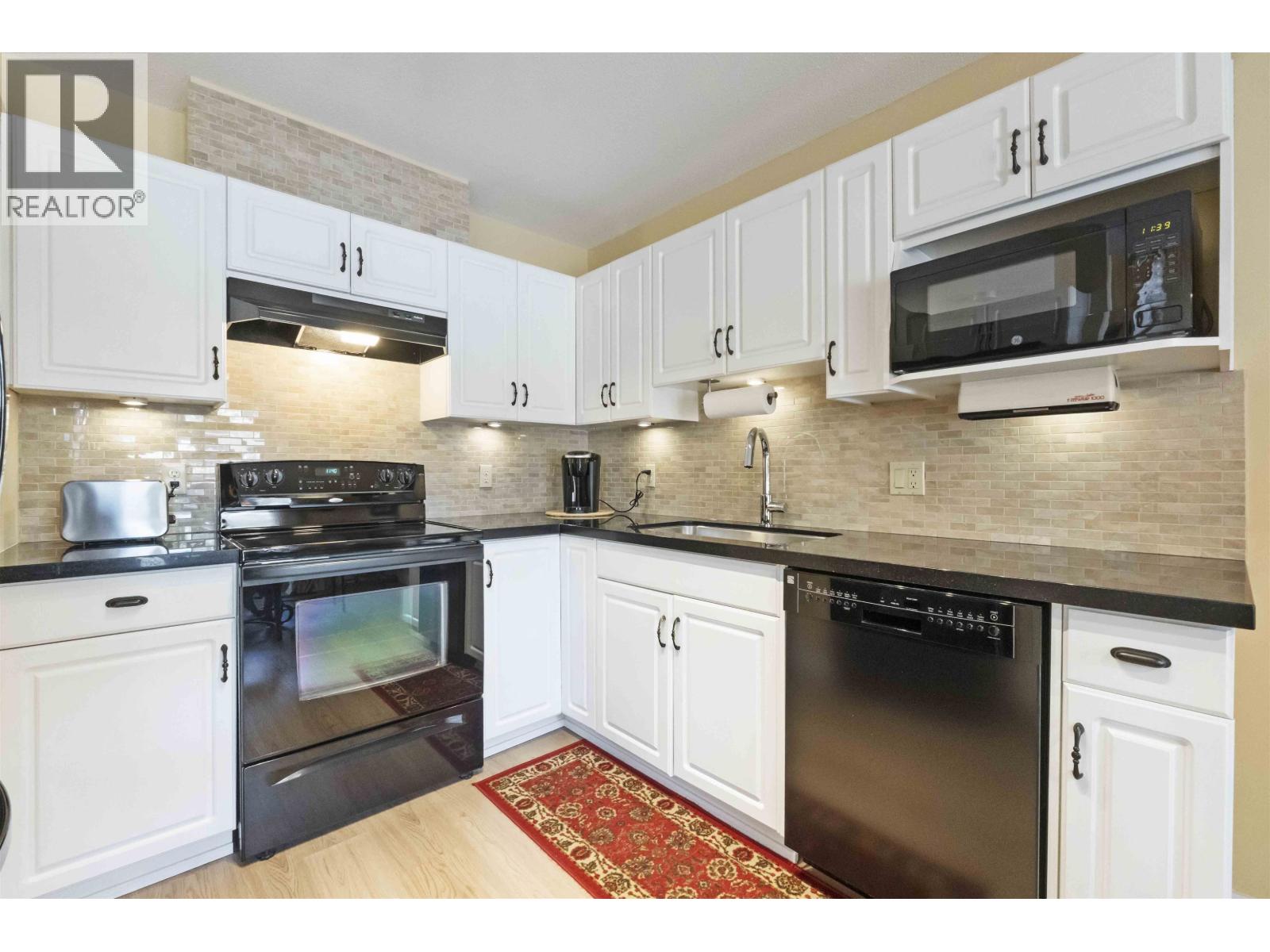 Photo 9 of 11 11860 210 Street, Maple Ridge BC