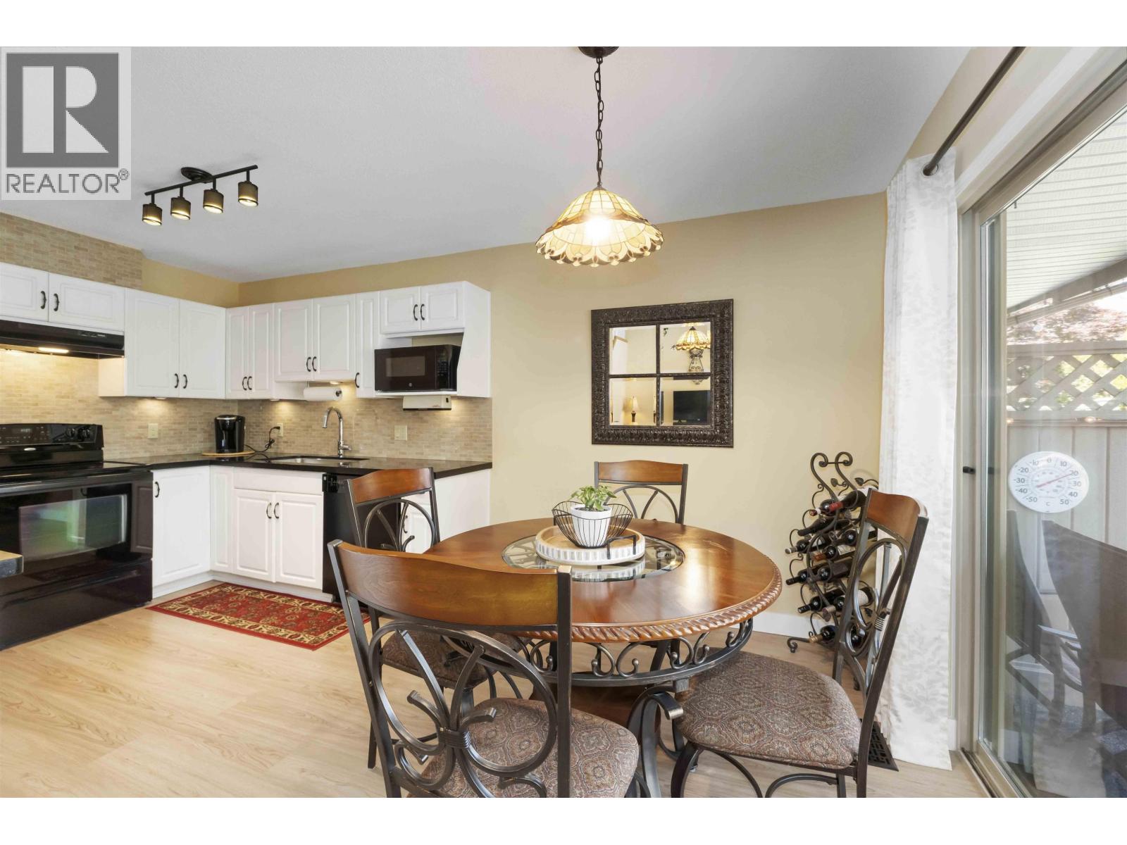 Photo 4 of 11 11860 210 Street, Maple Ridge BC