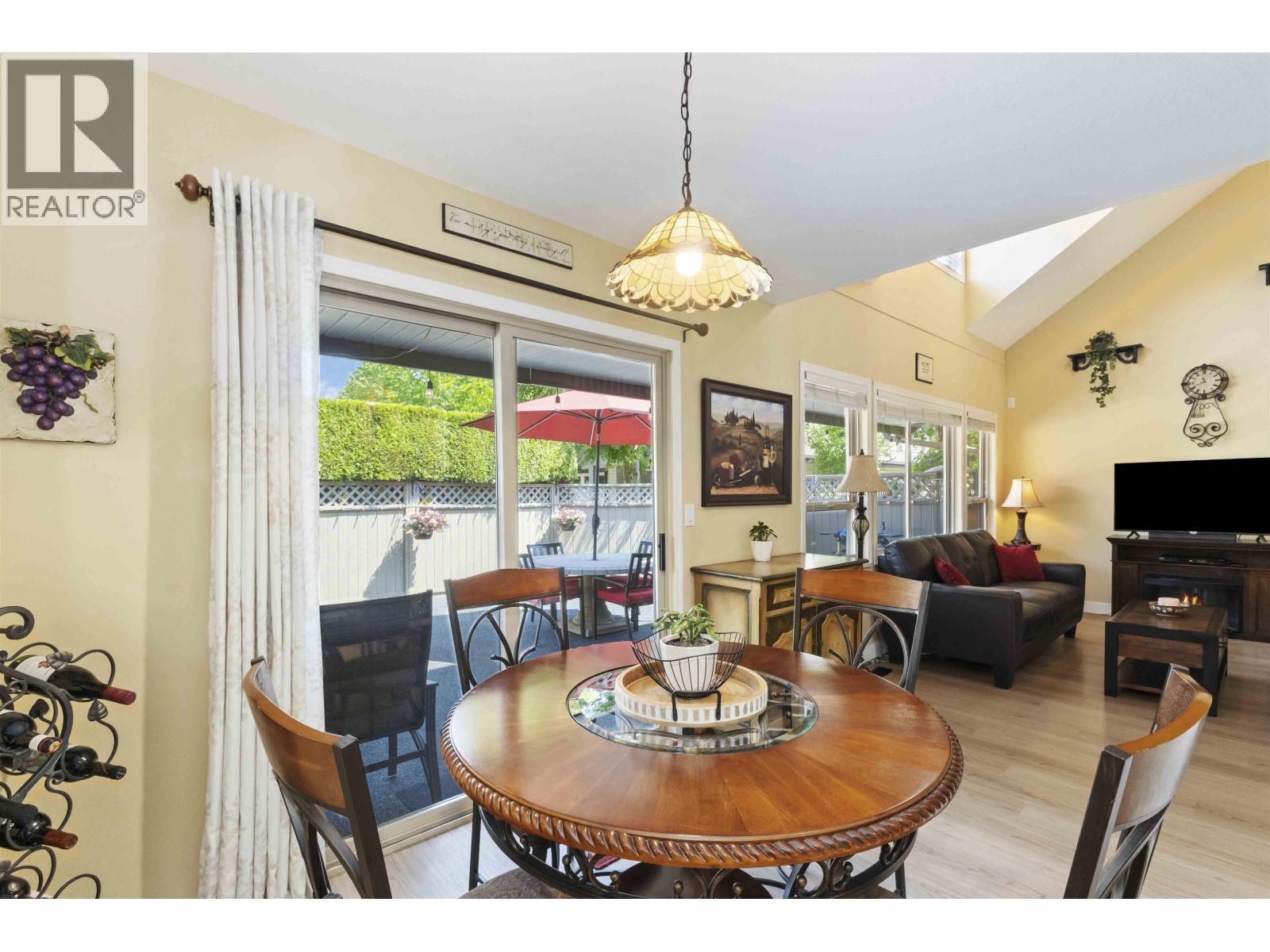 Photo 14 of 11 11860 210 Street, Maple Ridge BC