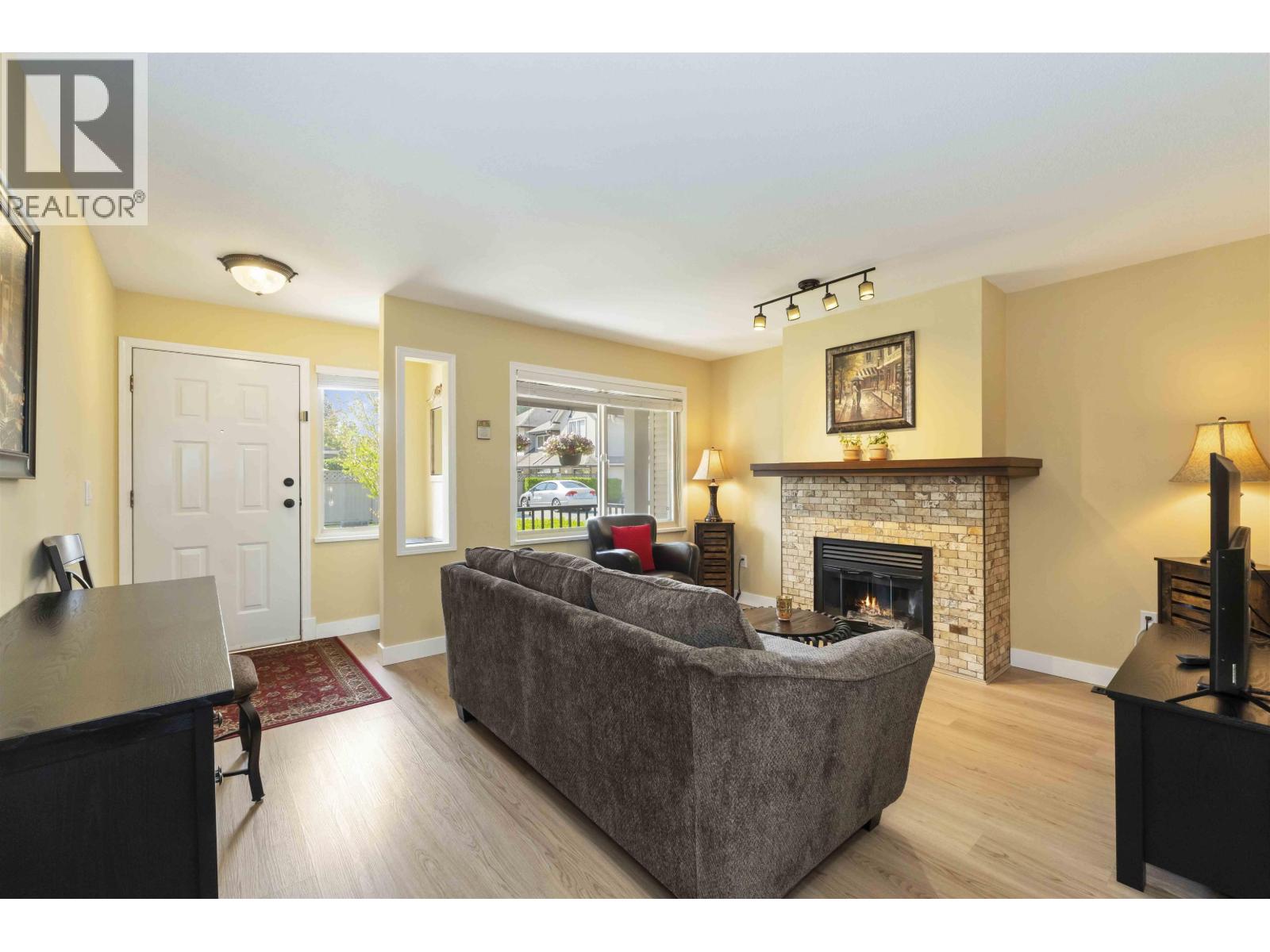 Photo 38 of 11 11860 210 Street, Maple Ridge BC