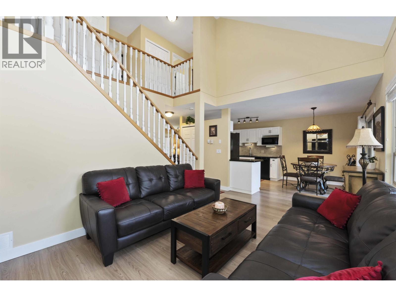 Photo 3 of 11 11860 210 Street, Maple Ridge BC