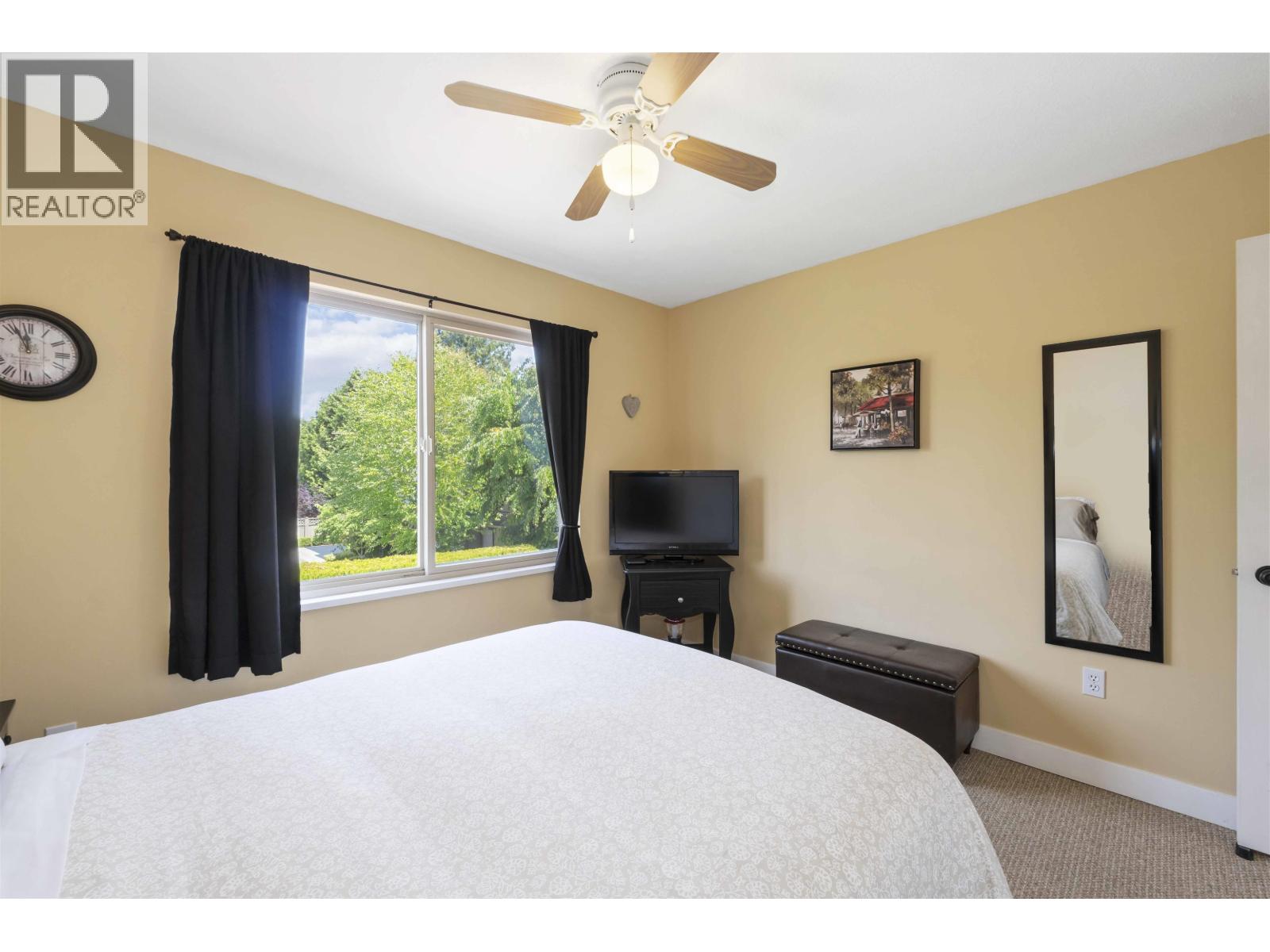 Photo 8 of 11 11860 210 Street, Maple Ridge BC